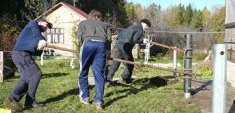 Ручне загвинчування пальового-гвинтового фундаменту